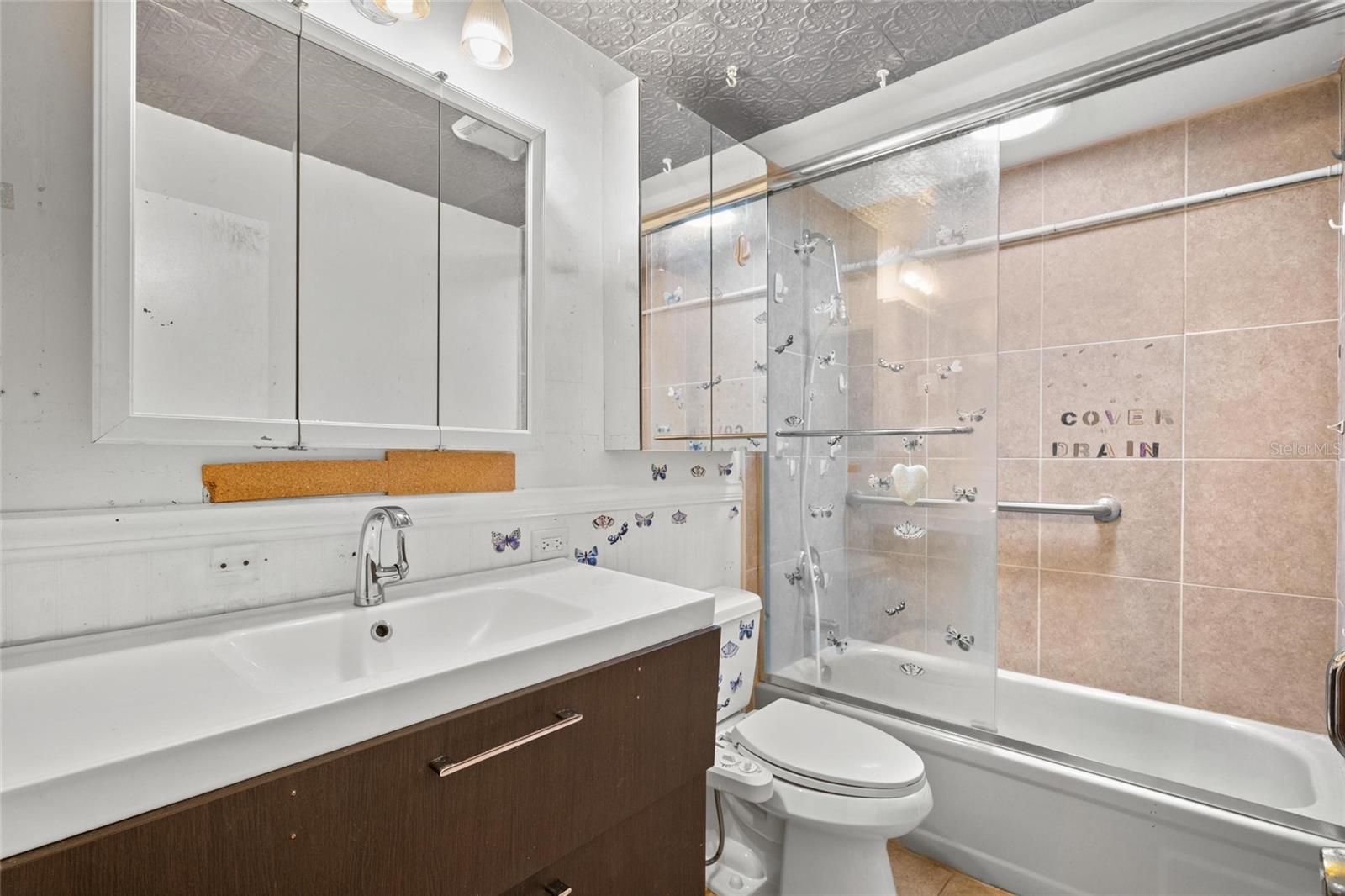 Main 2nd Bathroom