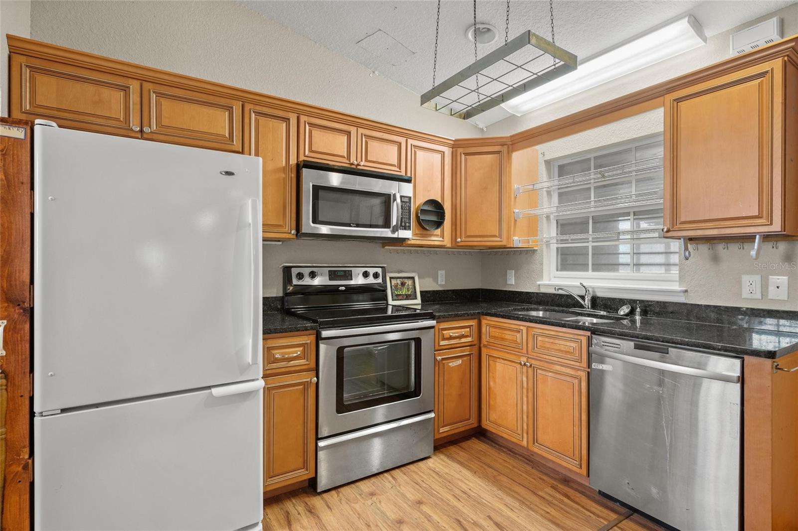 Studio/Apt Great room Kitchen