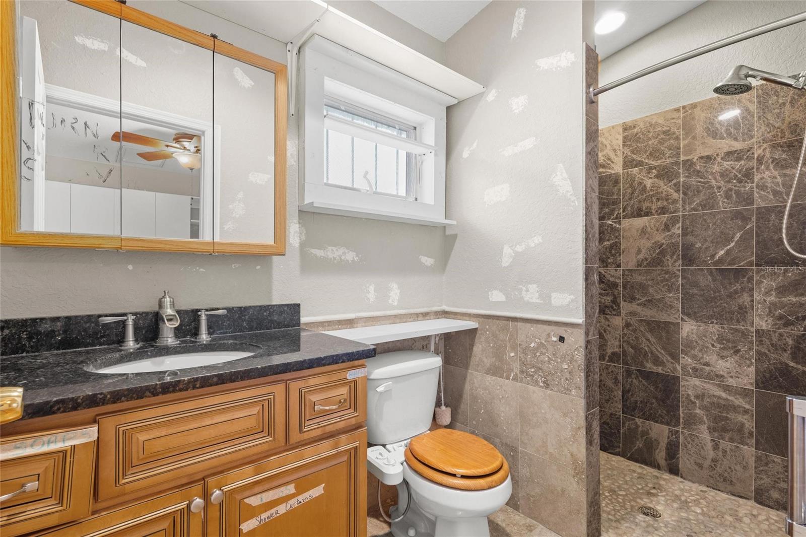 Studio/Apt Bathroom