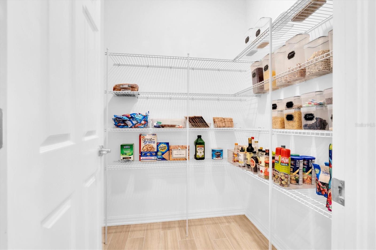 WALK IN PANTRY