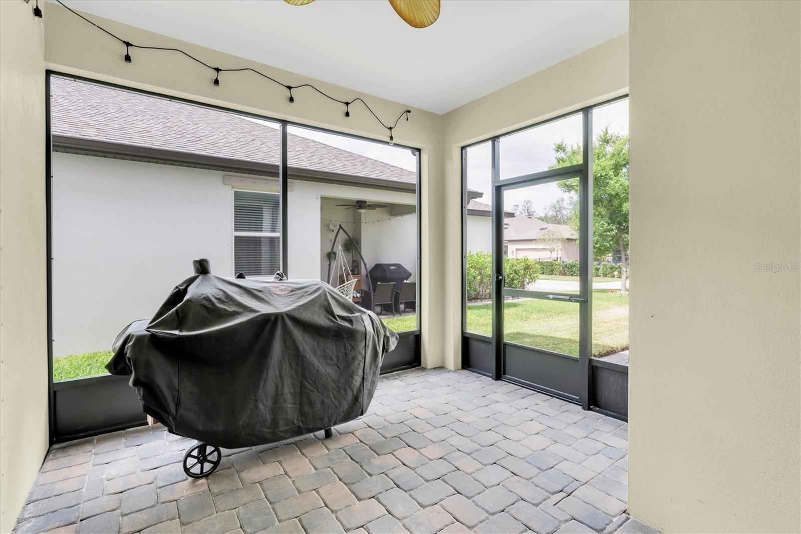 COVERED, SCREENED LANAI
