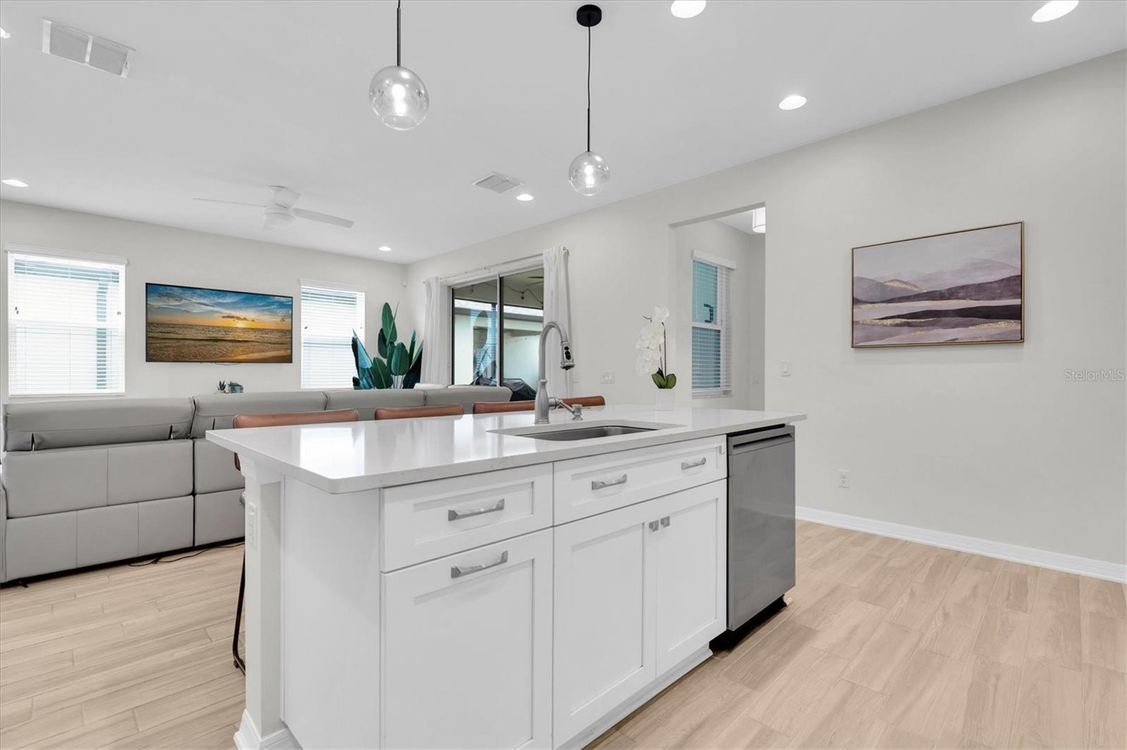 OPEN FLOOR PLAN & EXTRA CABINESTS ON THE ISLAND