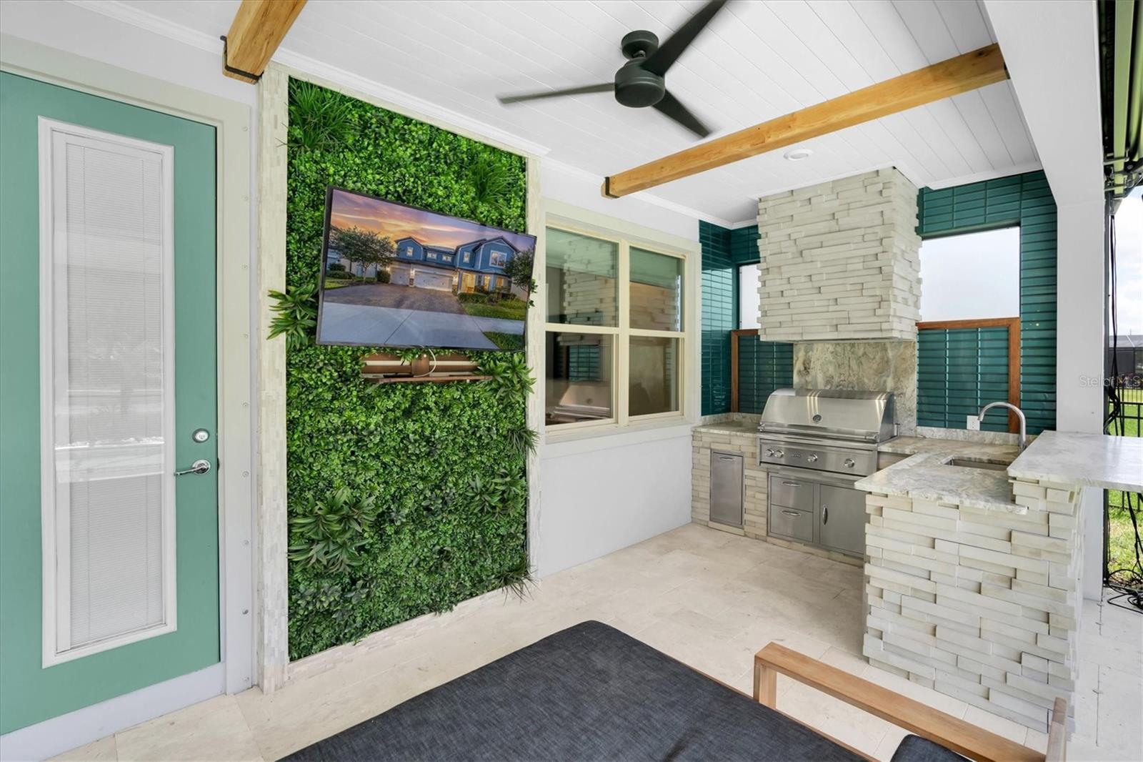 OUTDOOR KITCHEN