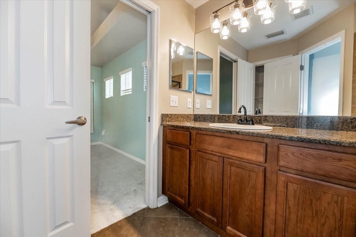 Primary en suite bath