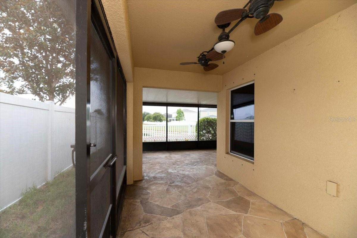 Screened rear lanai