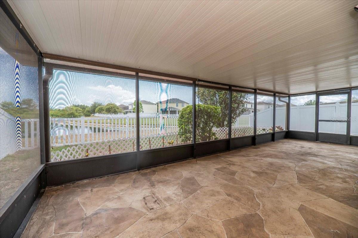 Screened rear lanai