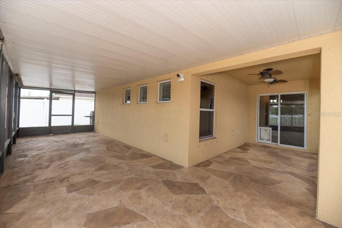 Screened rear lanai