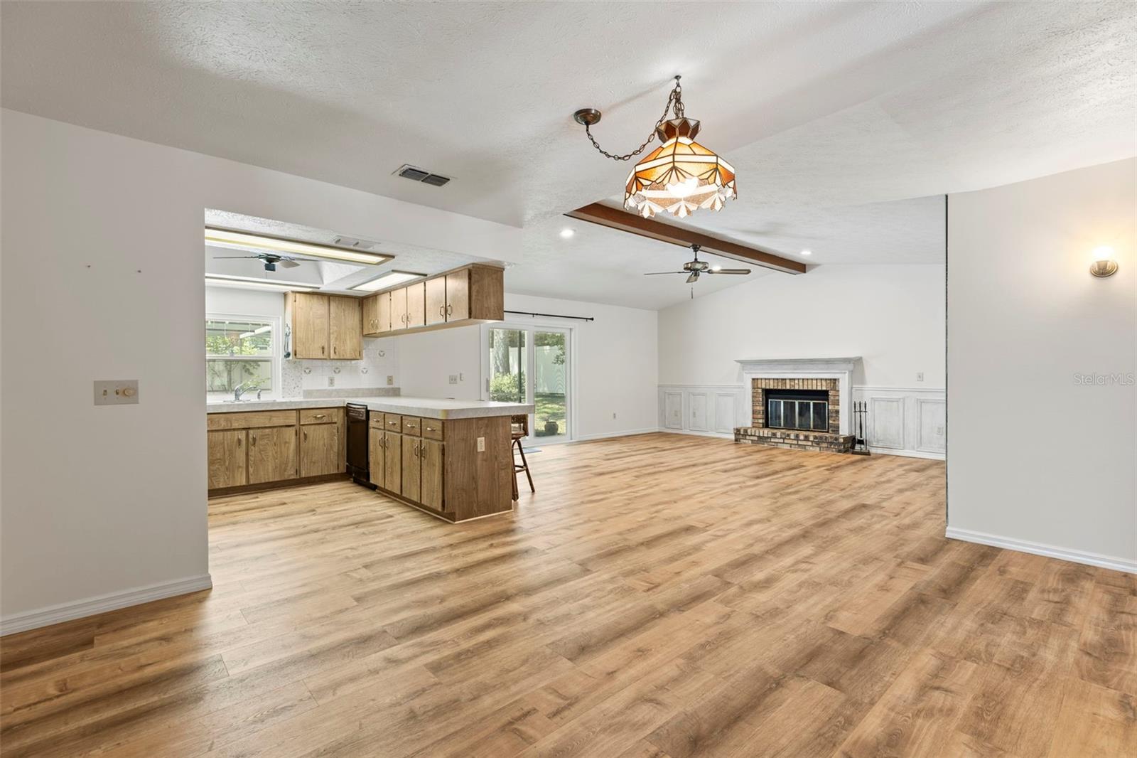 Living room/kitchen