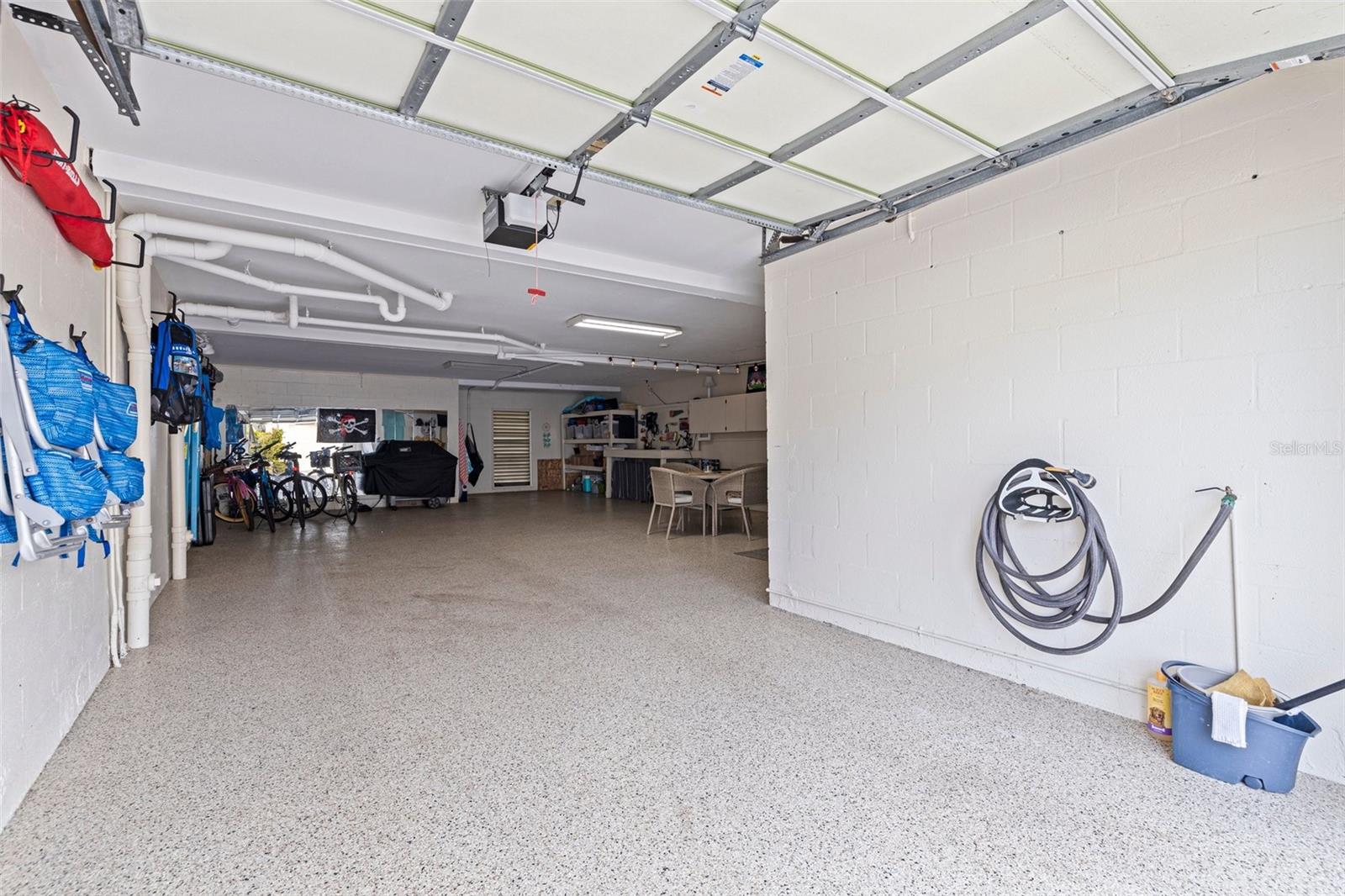 2+ garage and storage space