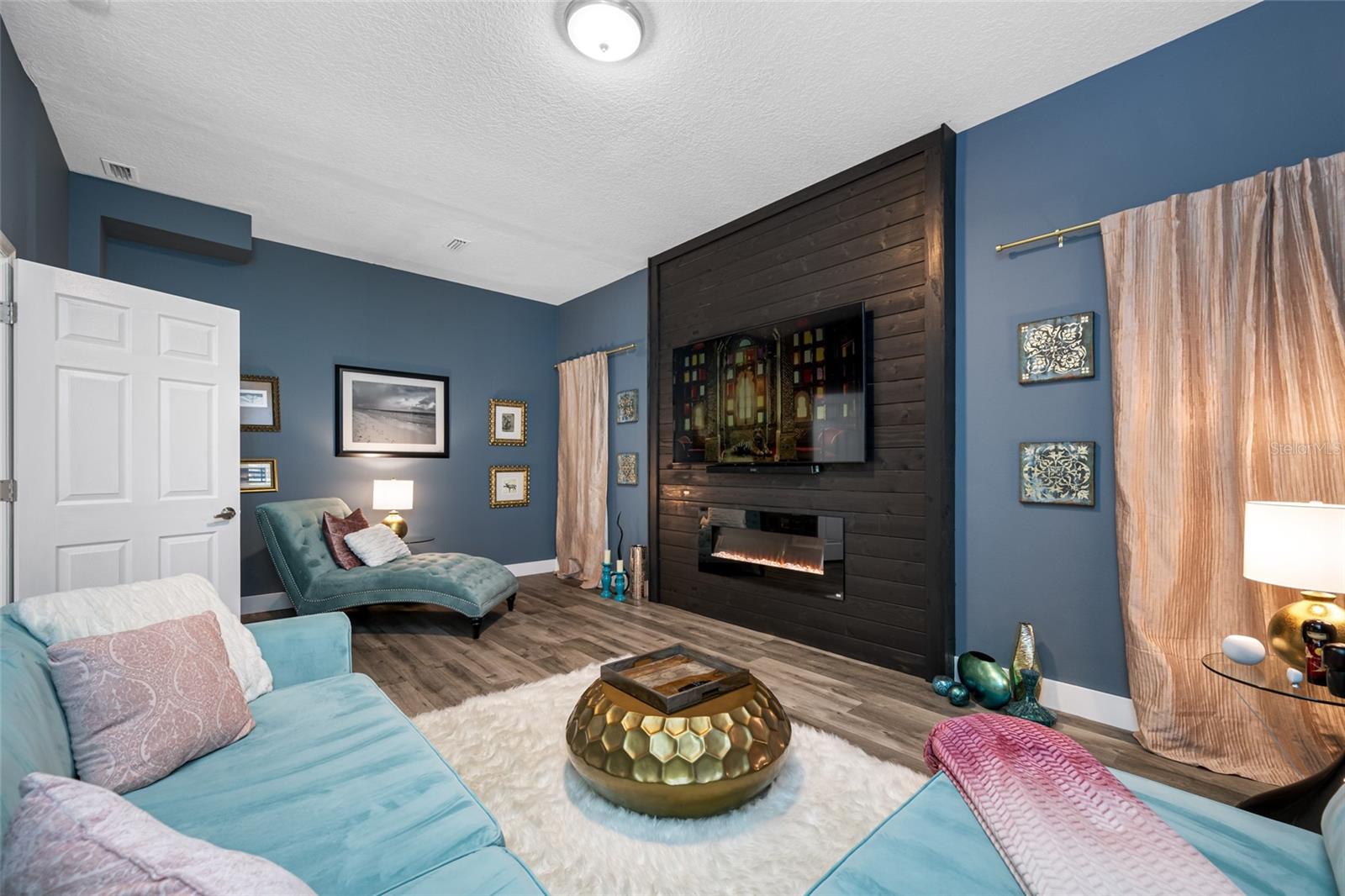 1st Floor Bedroom/Den