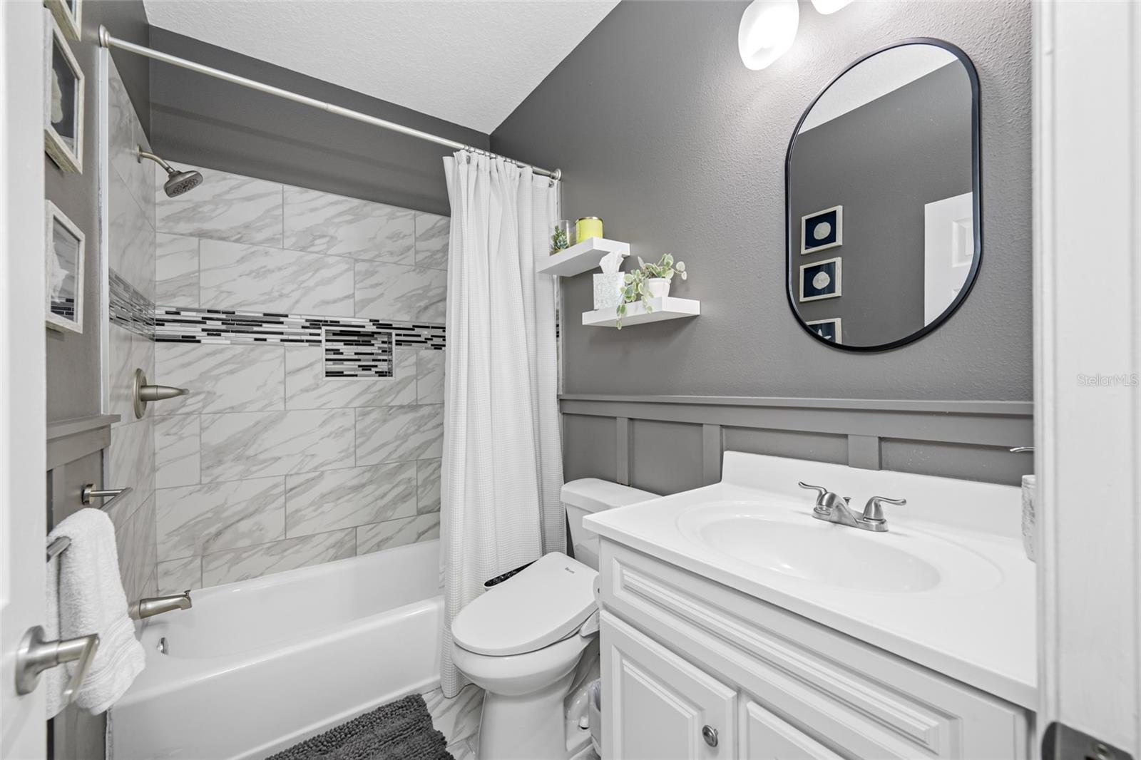 Hall Bath Upstairs