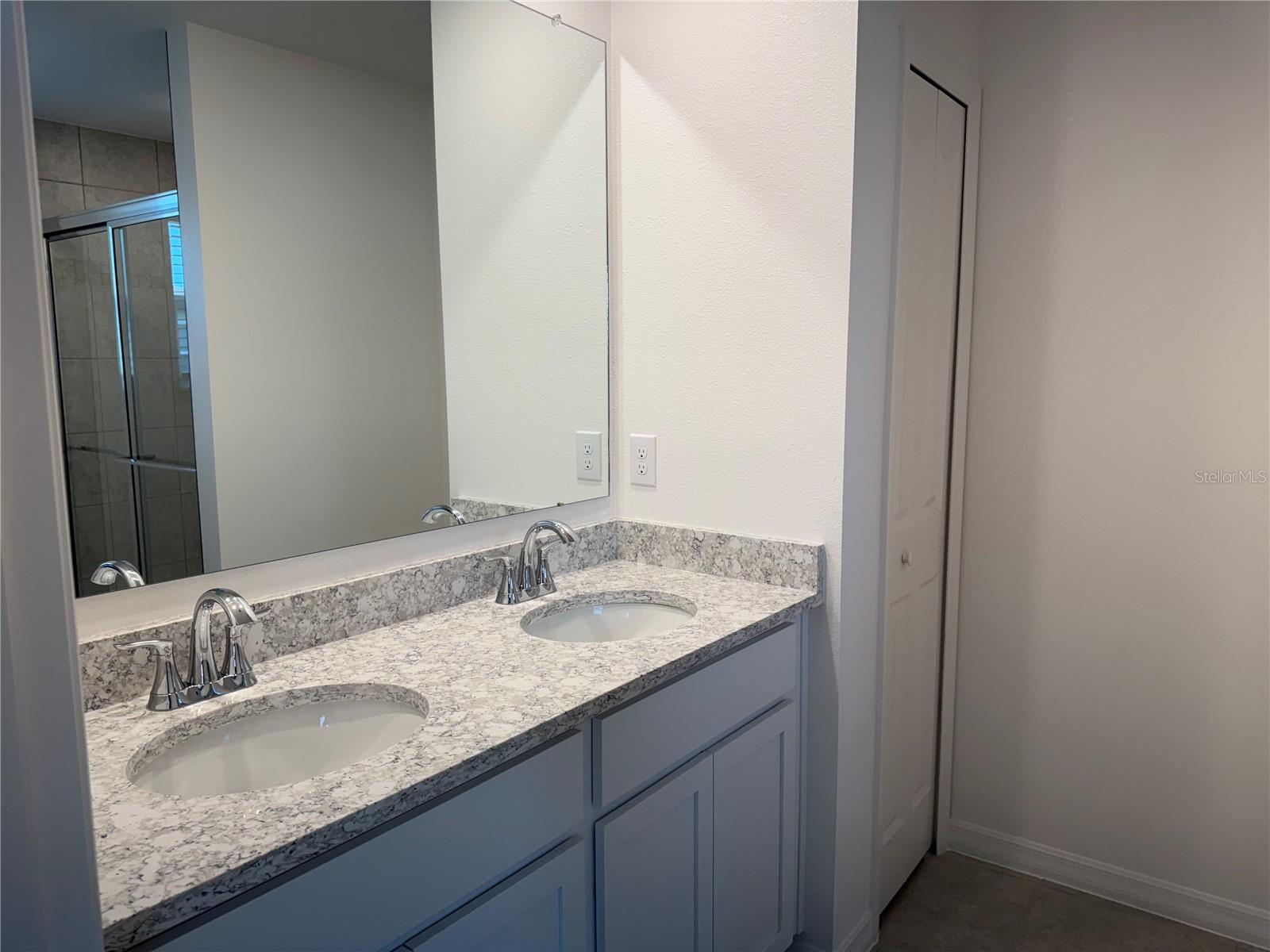Primary bath with dual sinks