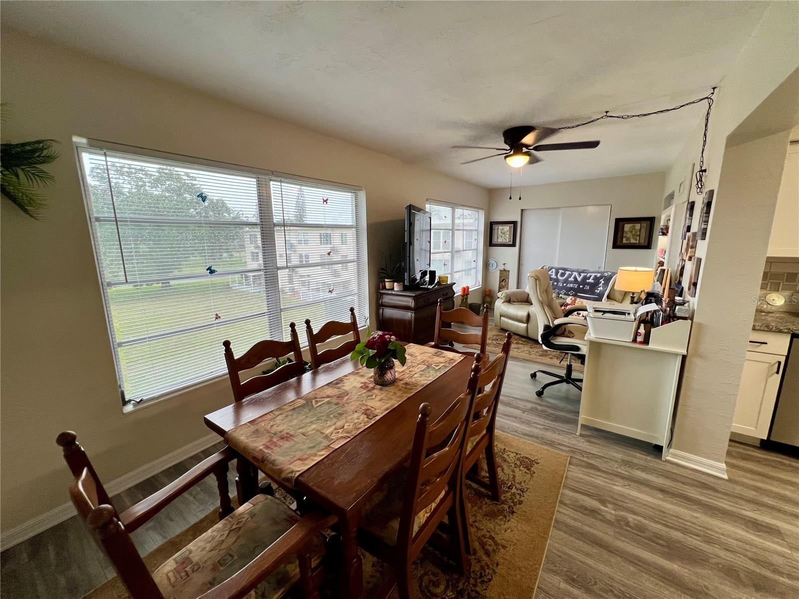 A Florida room to enjoy your coffee or tea