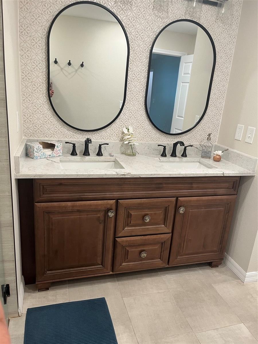 Double vanity/master bath