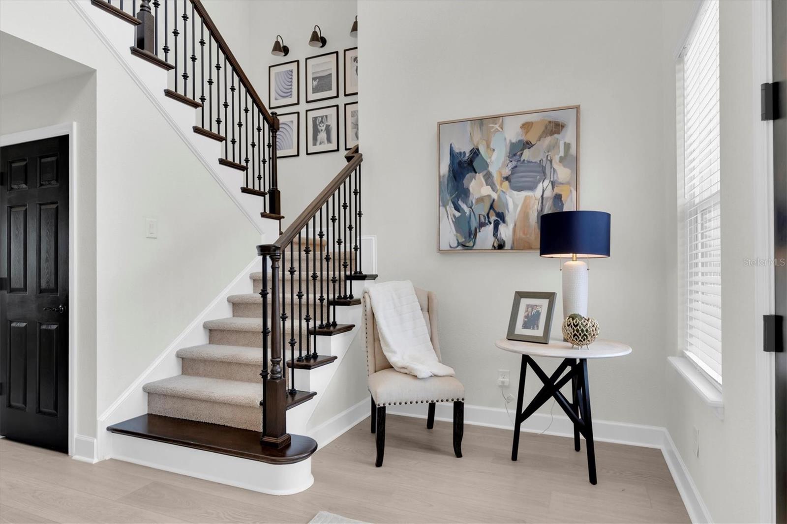 25; CEILINGS, RH CHANDELIER & METAL SPINDLE BALUSTER STAIRCASE IMPRESS