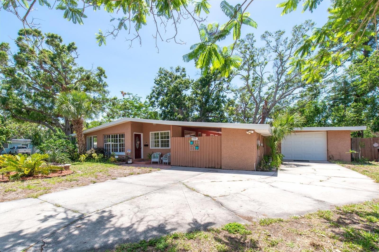 front of house w/garage