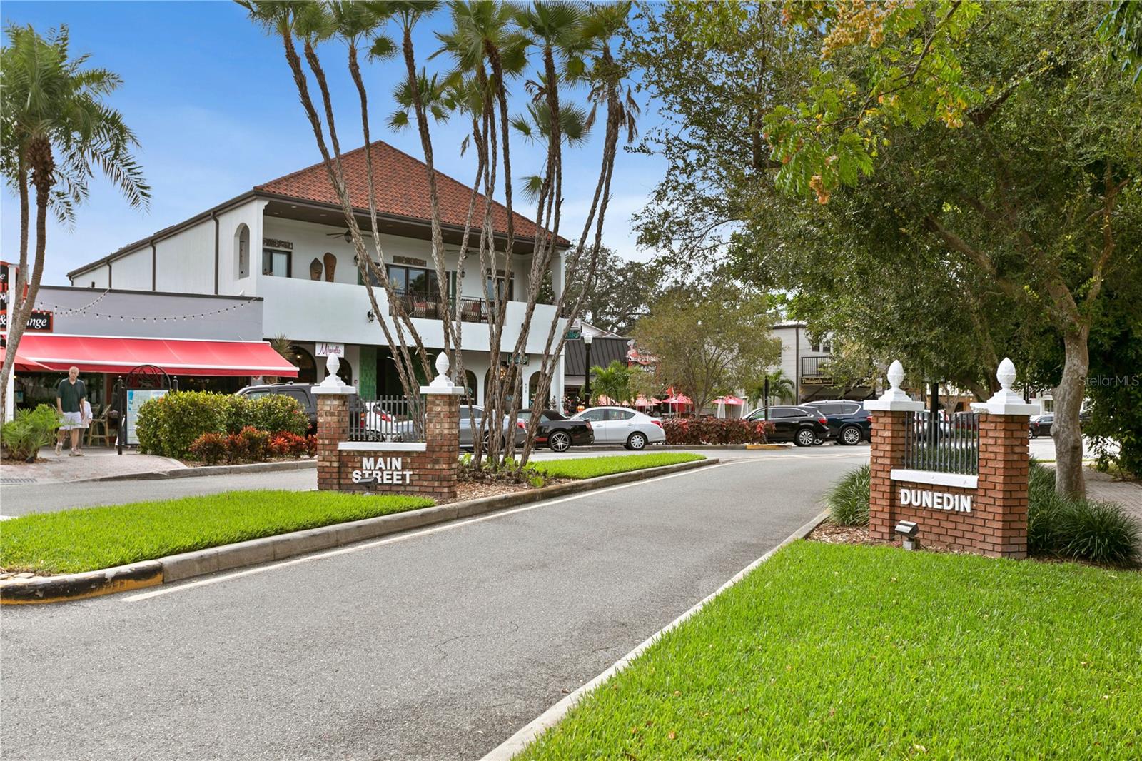 walking distance to Delightful Downtown Dunedin!