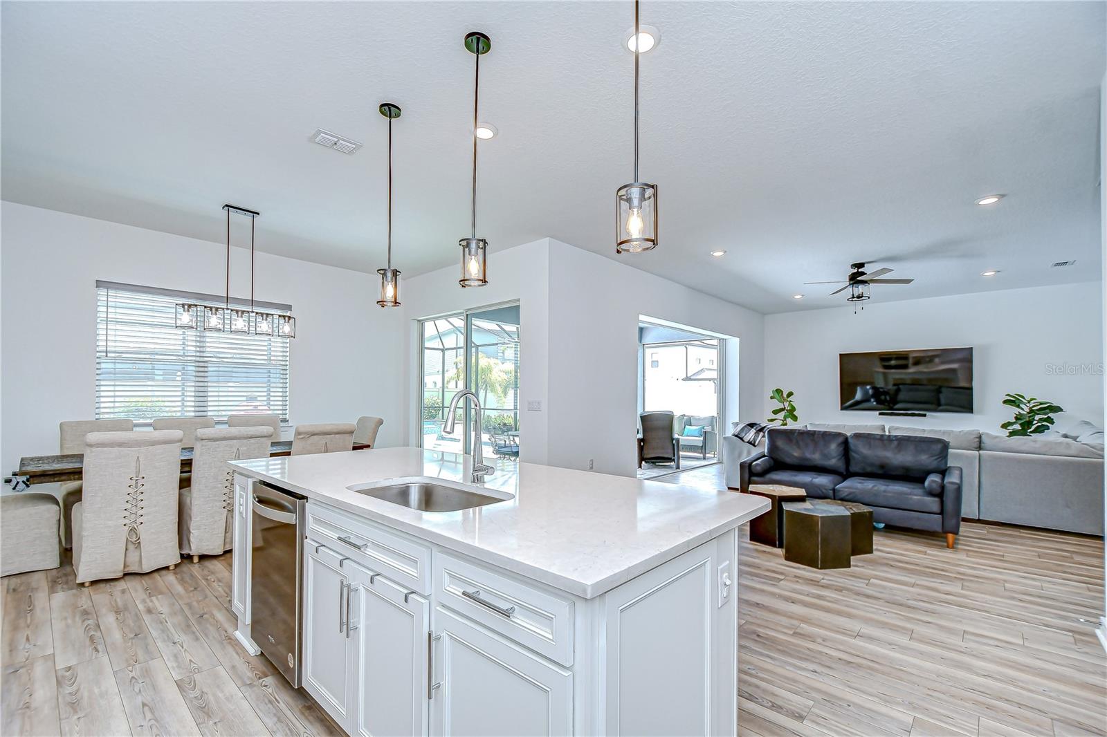 Open floor plan!