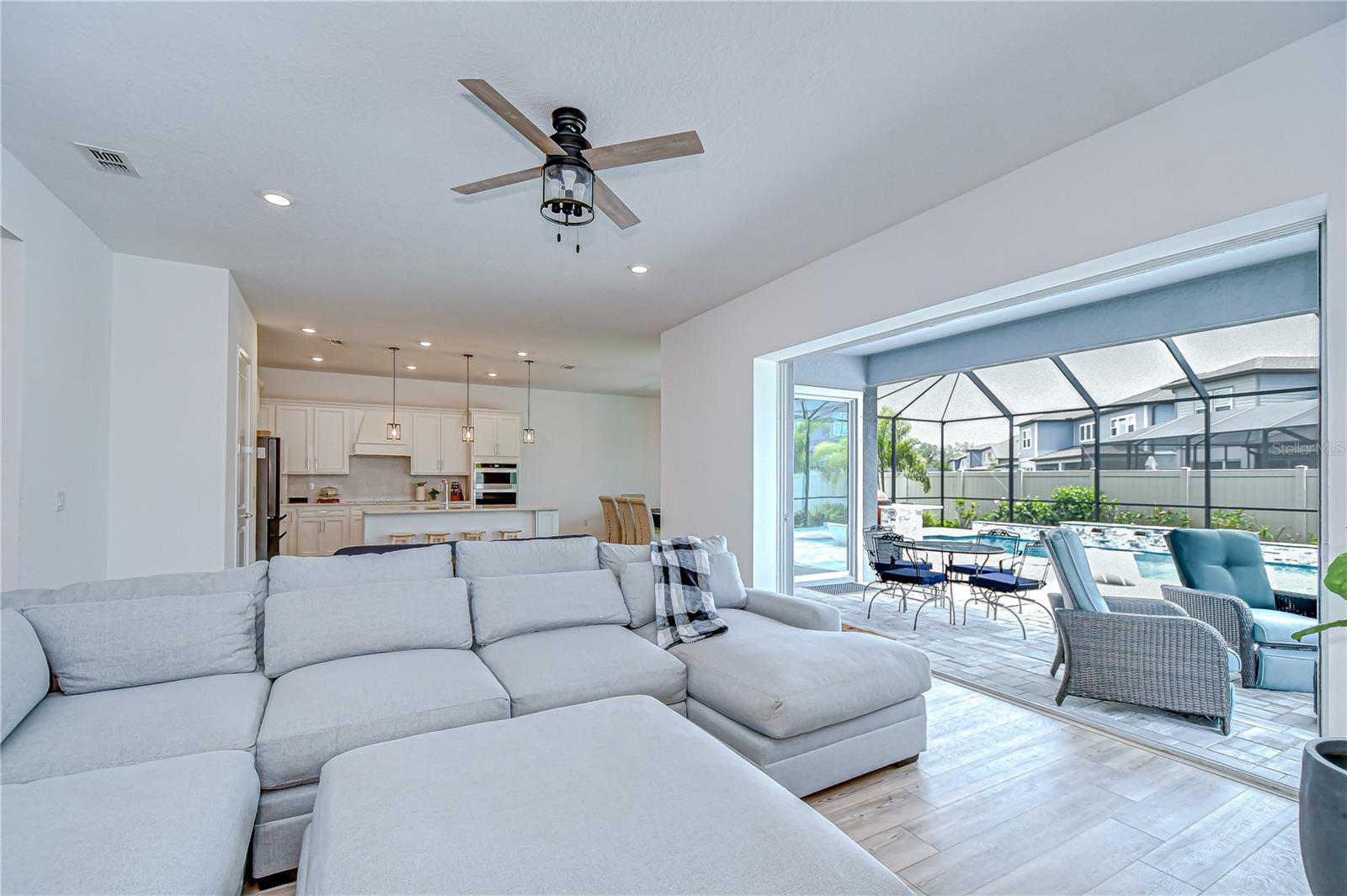 Perfect indoor|outdoor living space!