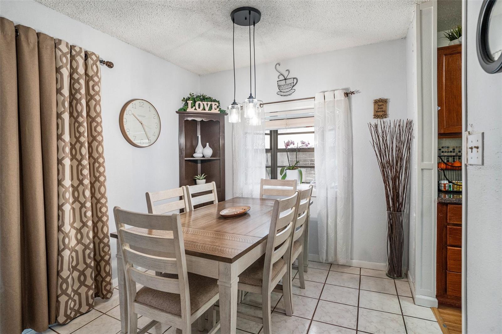 Area 1: dining room
