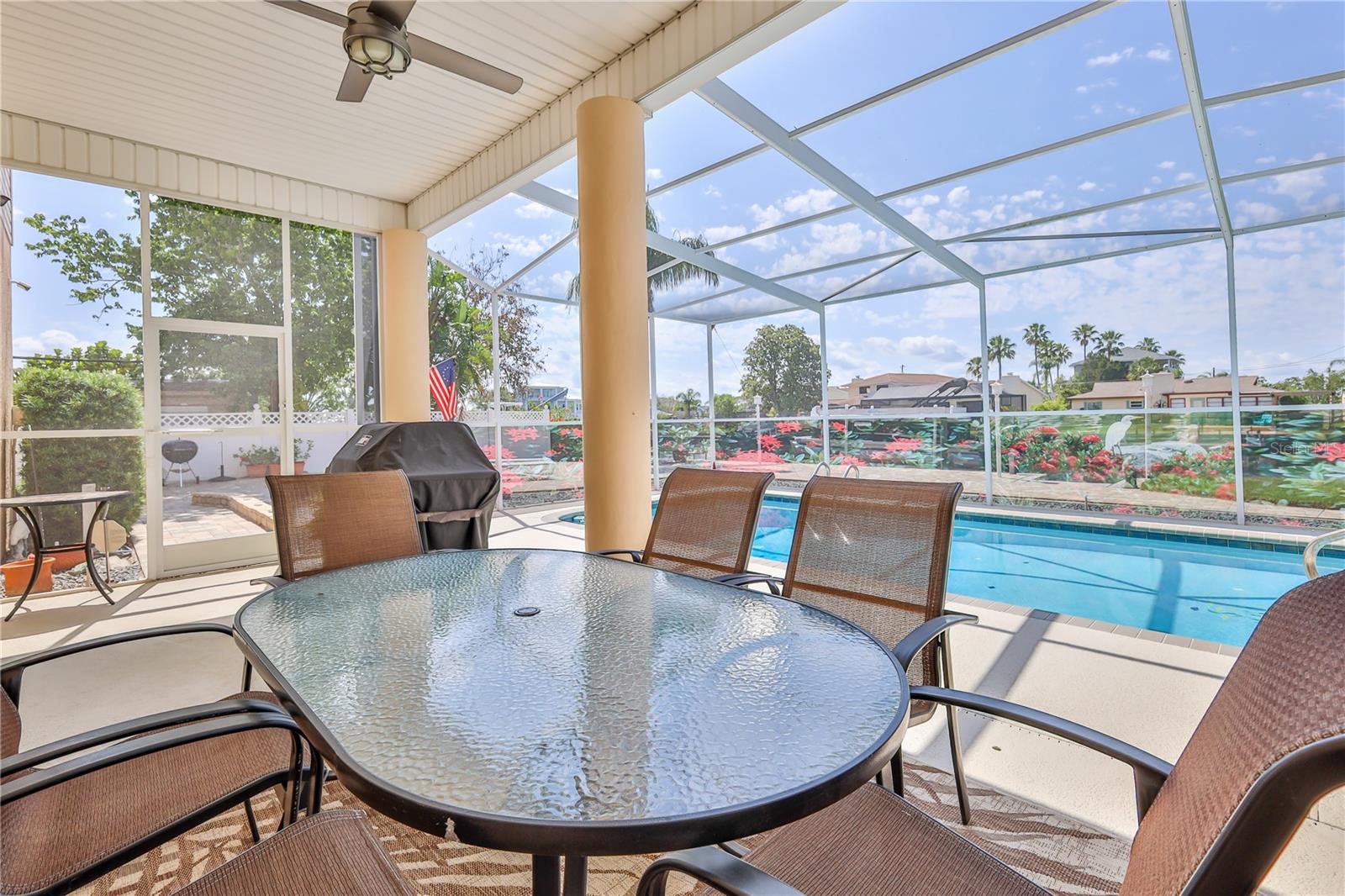 Covered Lanai to Pool