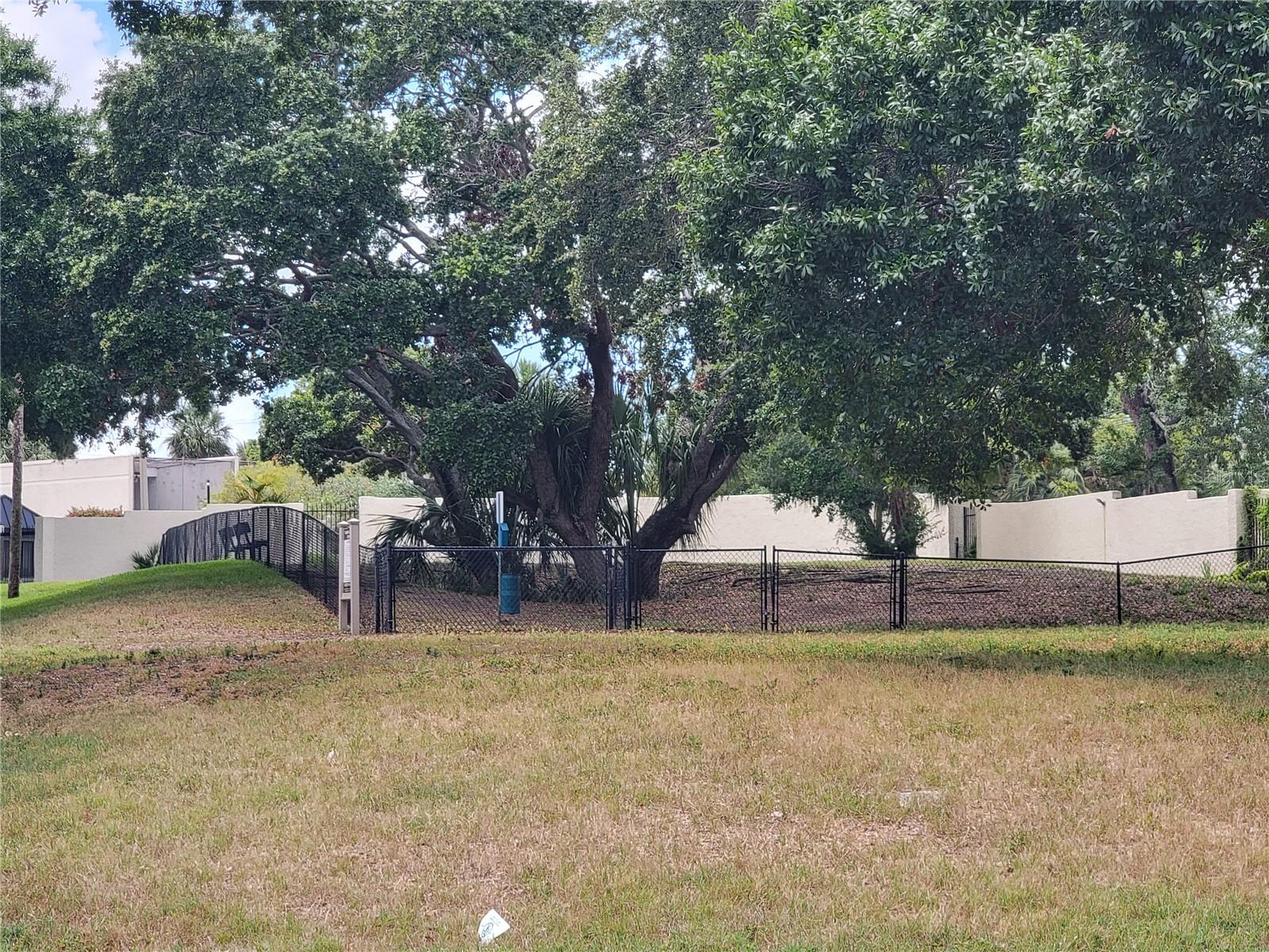 TB8385482