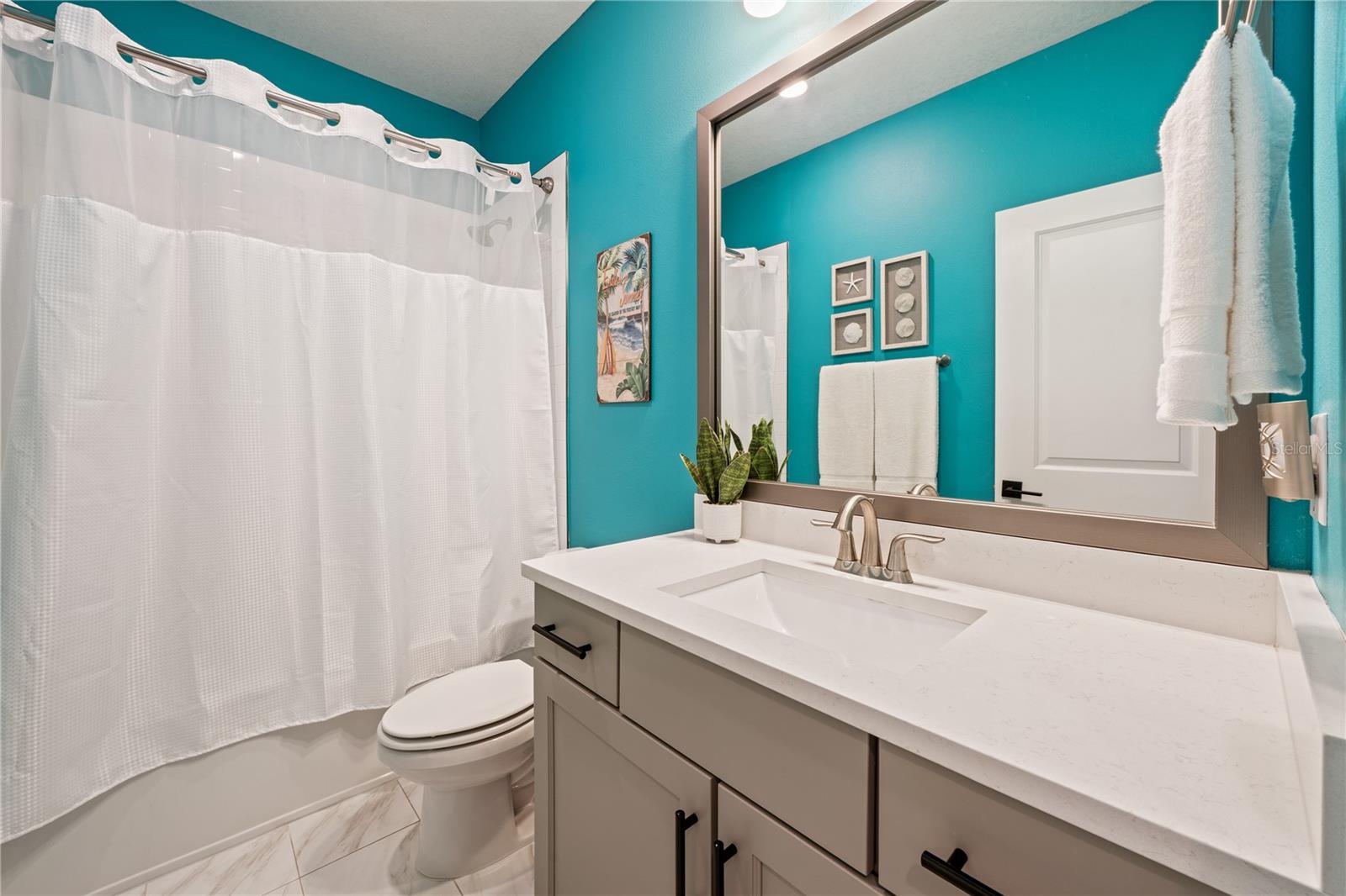 2nd Floor Full Bathroom