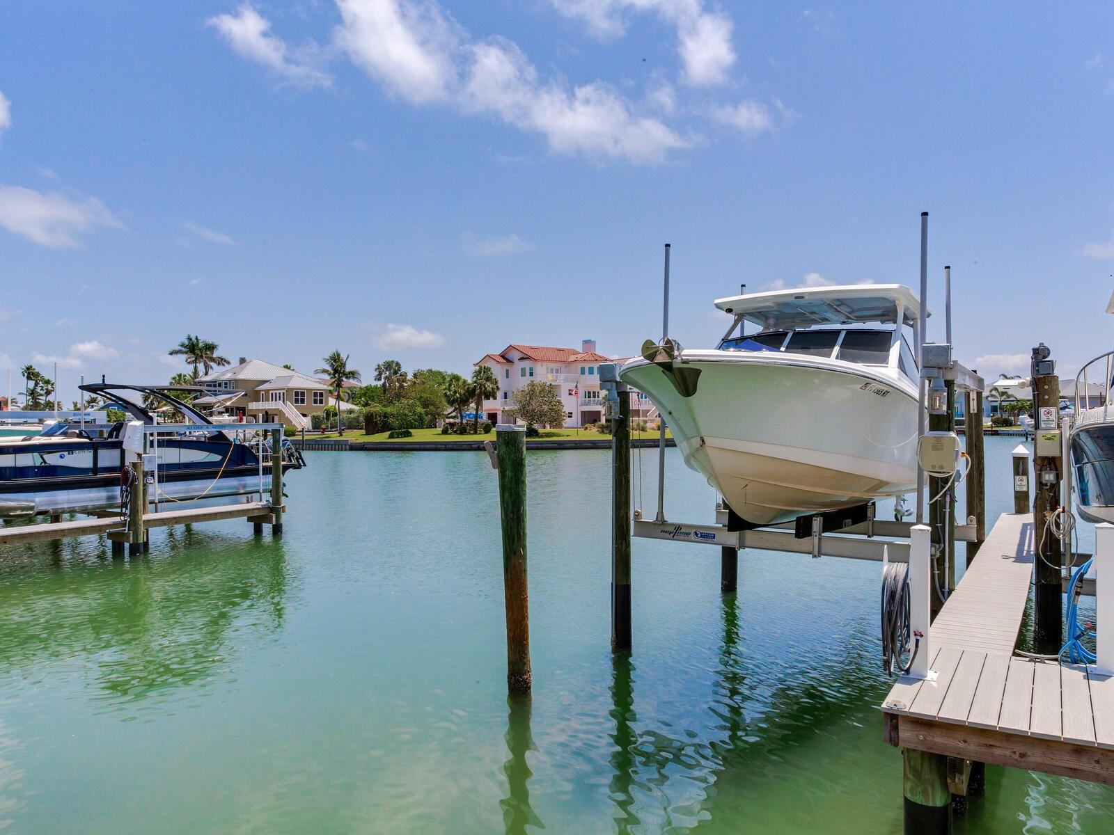 13 K Boat Lift with all new Electric