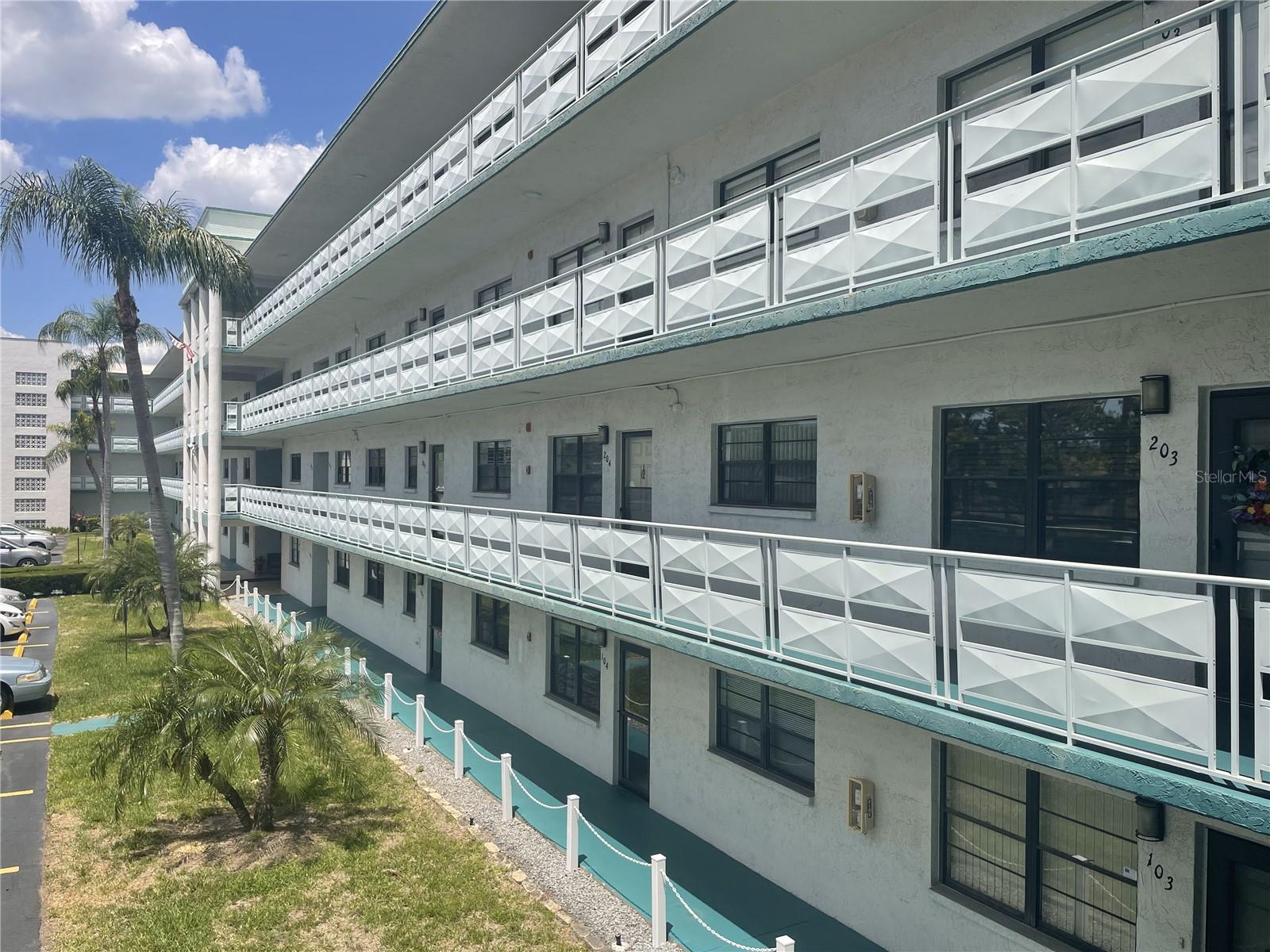 TB8385580