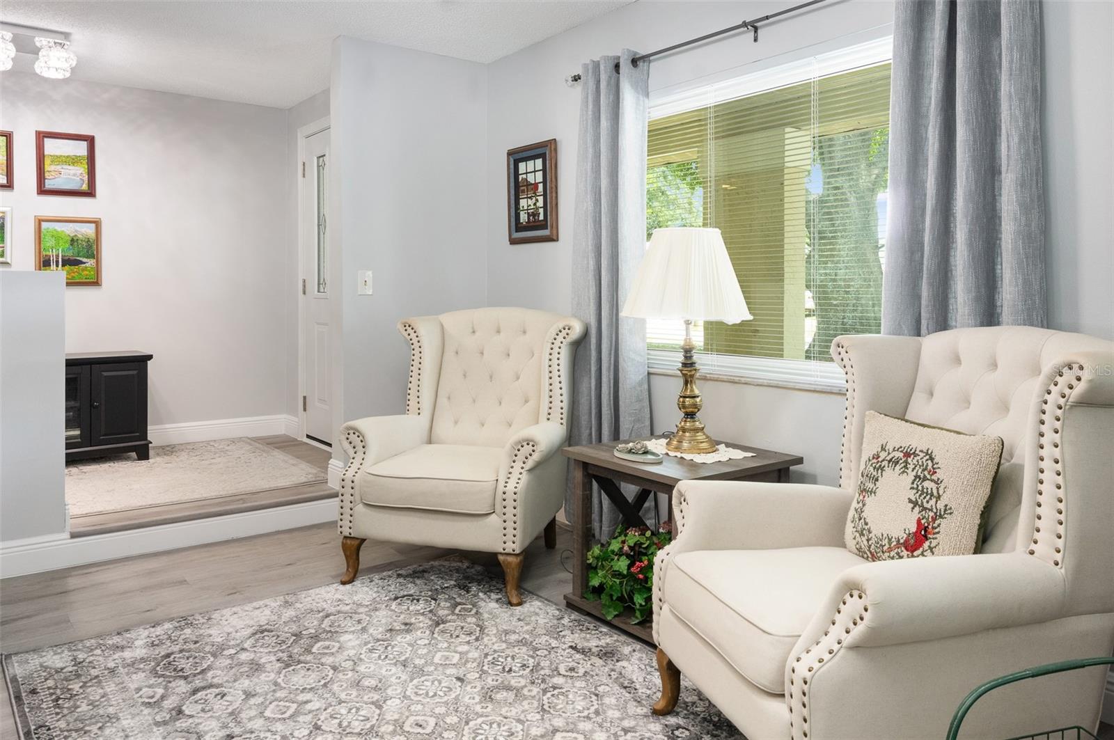 Sitting room off of entryway