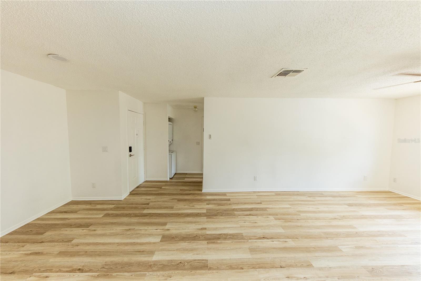LIVING ROOM/DINING ROOM COBO