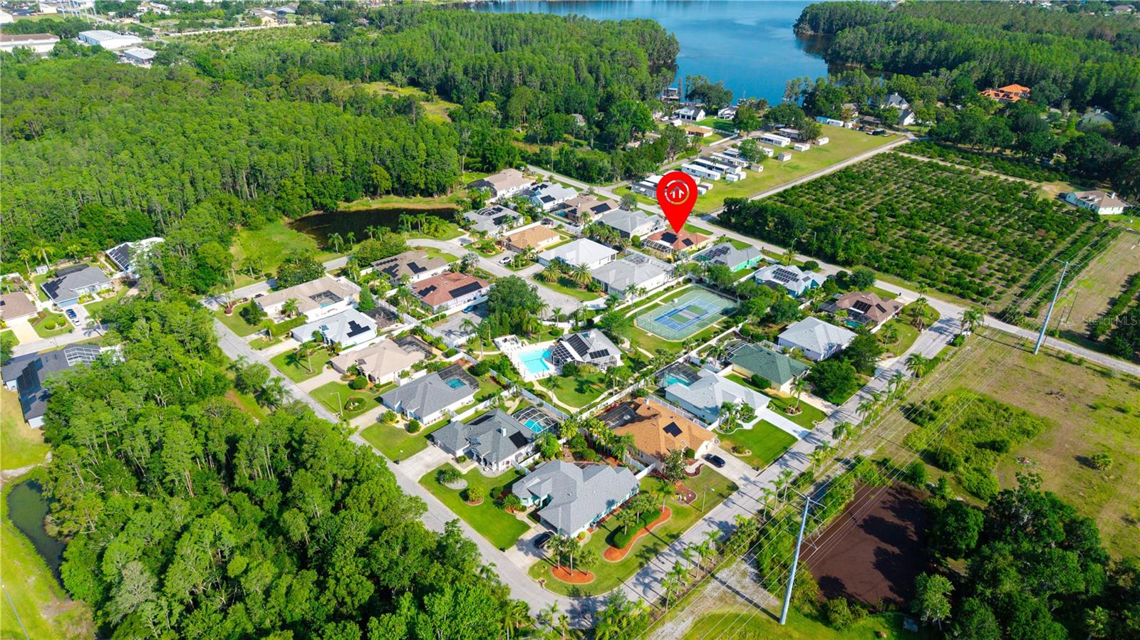 The red arrow marks the location of the home on Carson Drive.