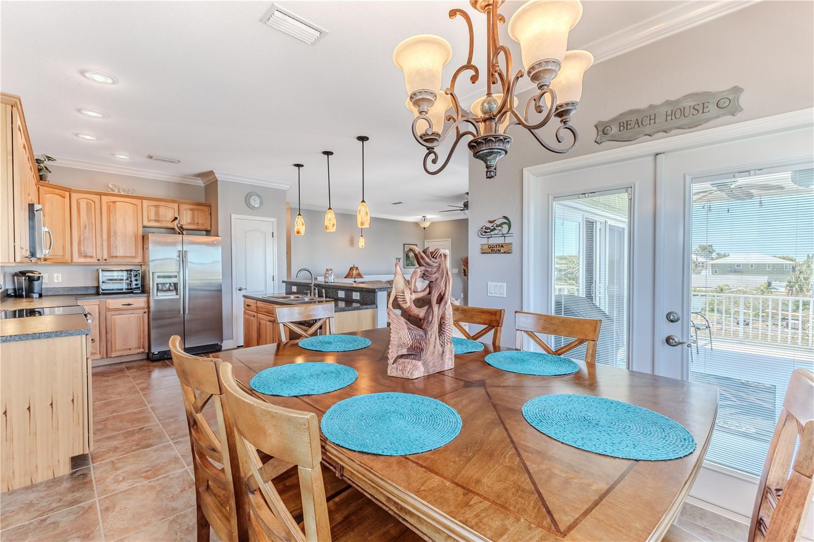 Dining to Kitchen