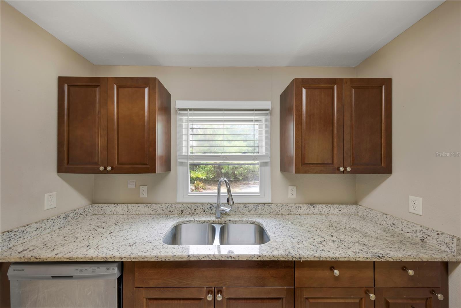 Kitchen - Right View