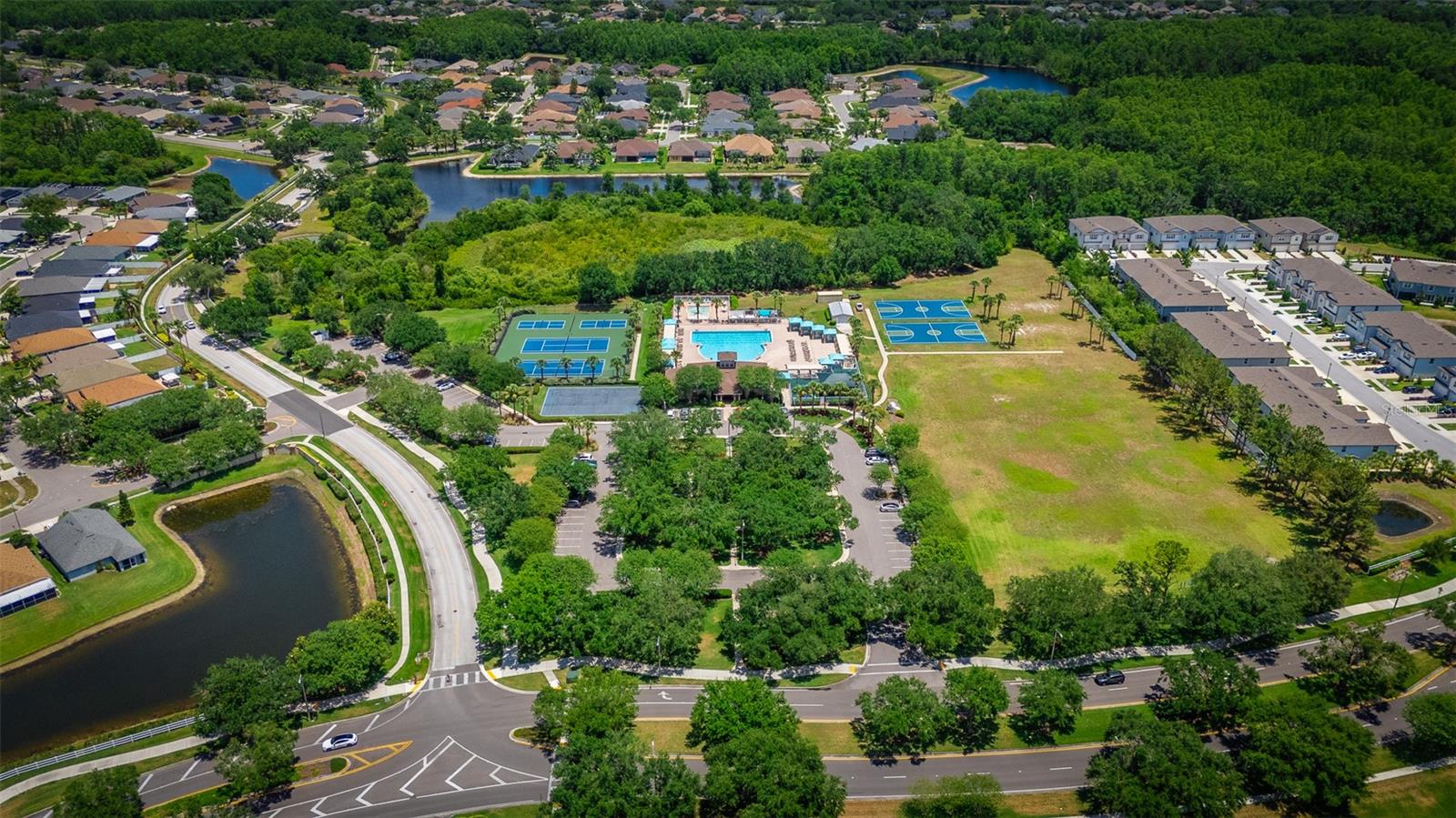 Clubhouse Ariel