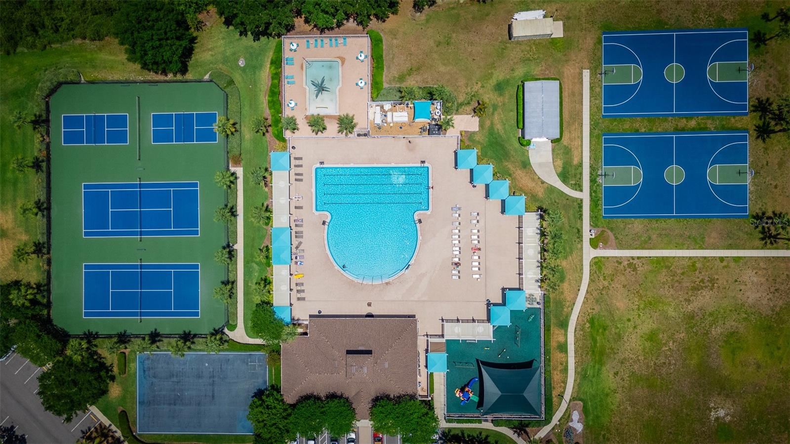 Clubhouse Ariel
