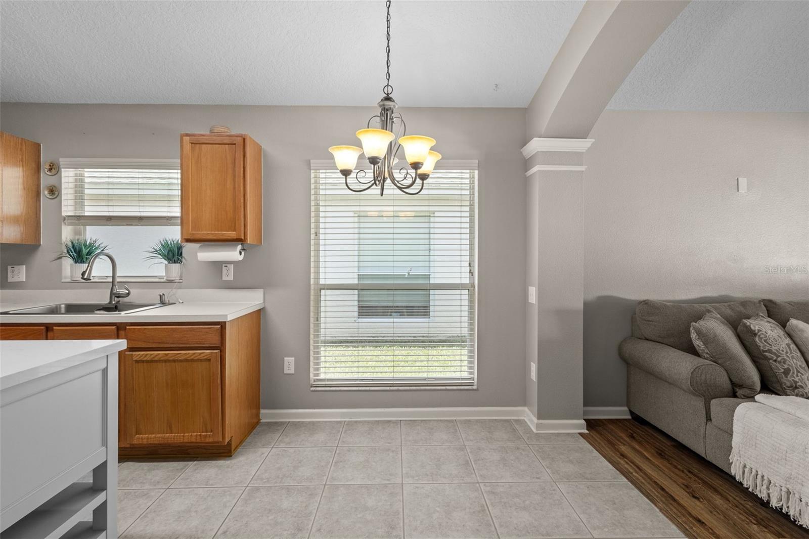 kitchen eat-in nook