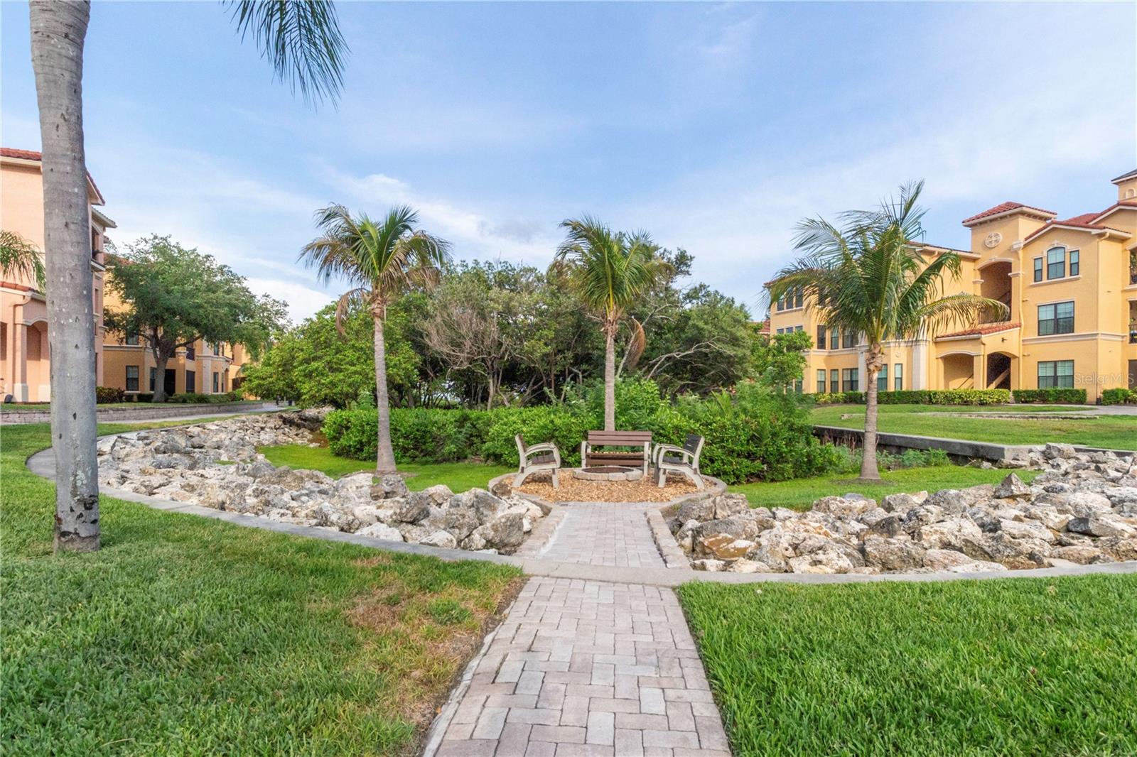 Common areas/amenities/firepit