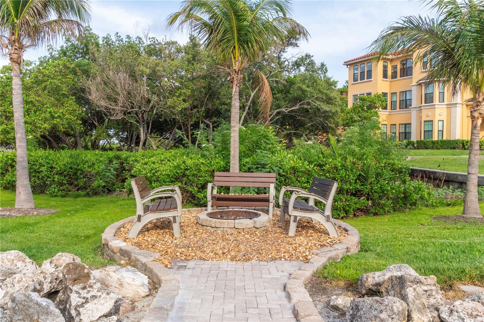 Common areas/amenities/firepit