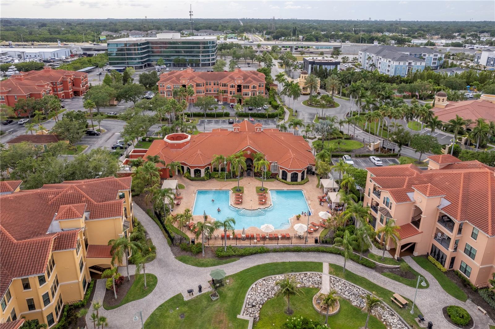 Aerial view/Common areas/amenities/pool area