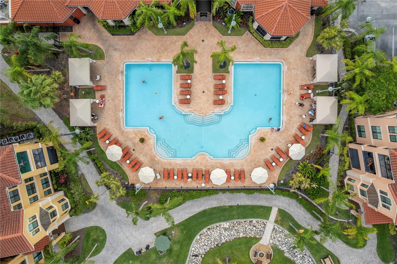 Aerial view/Common areas/amenities/pool area