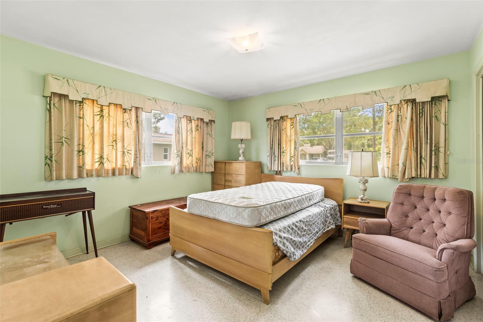 2nd bedroom