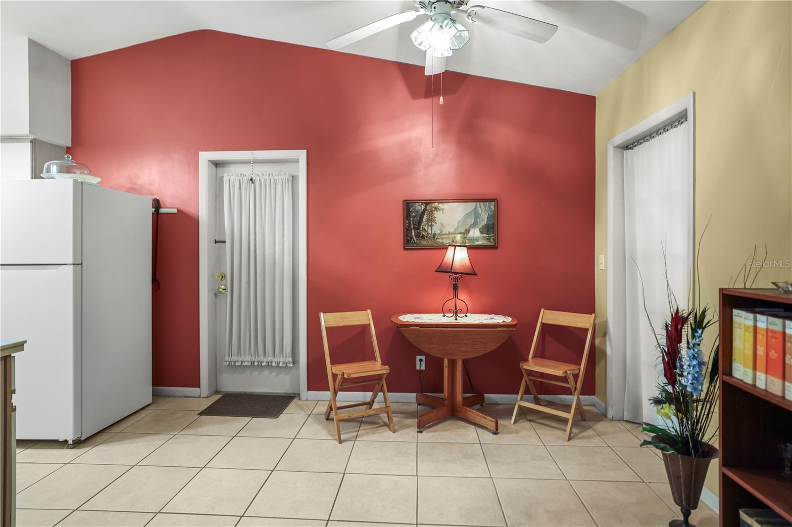 Breakfast nook 2