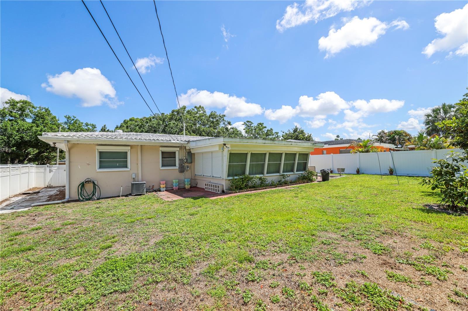 Spacious Back yard