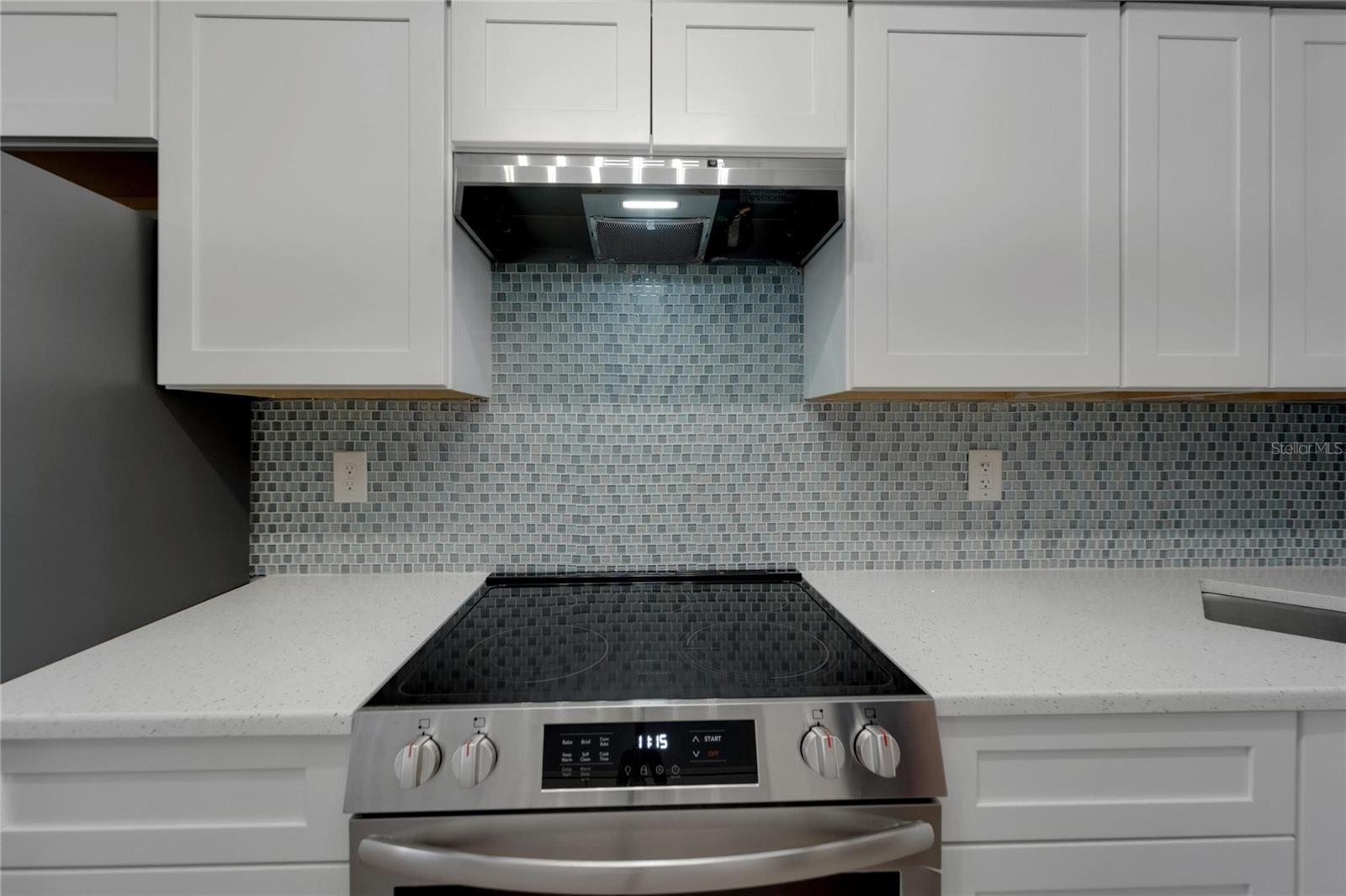 Kitchen w/Decorative Backsplash