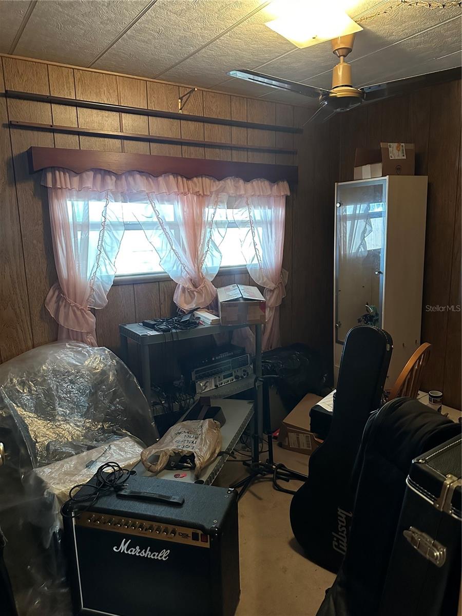 TB8385837