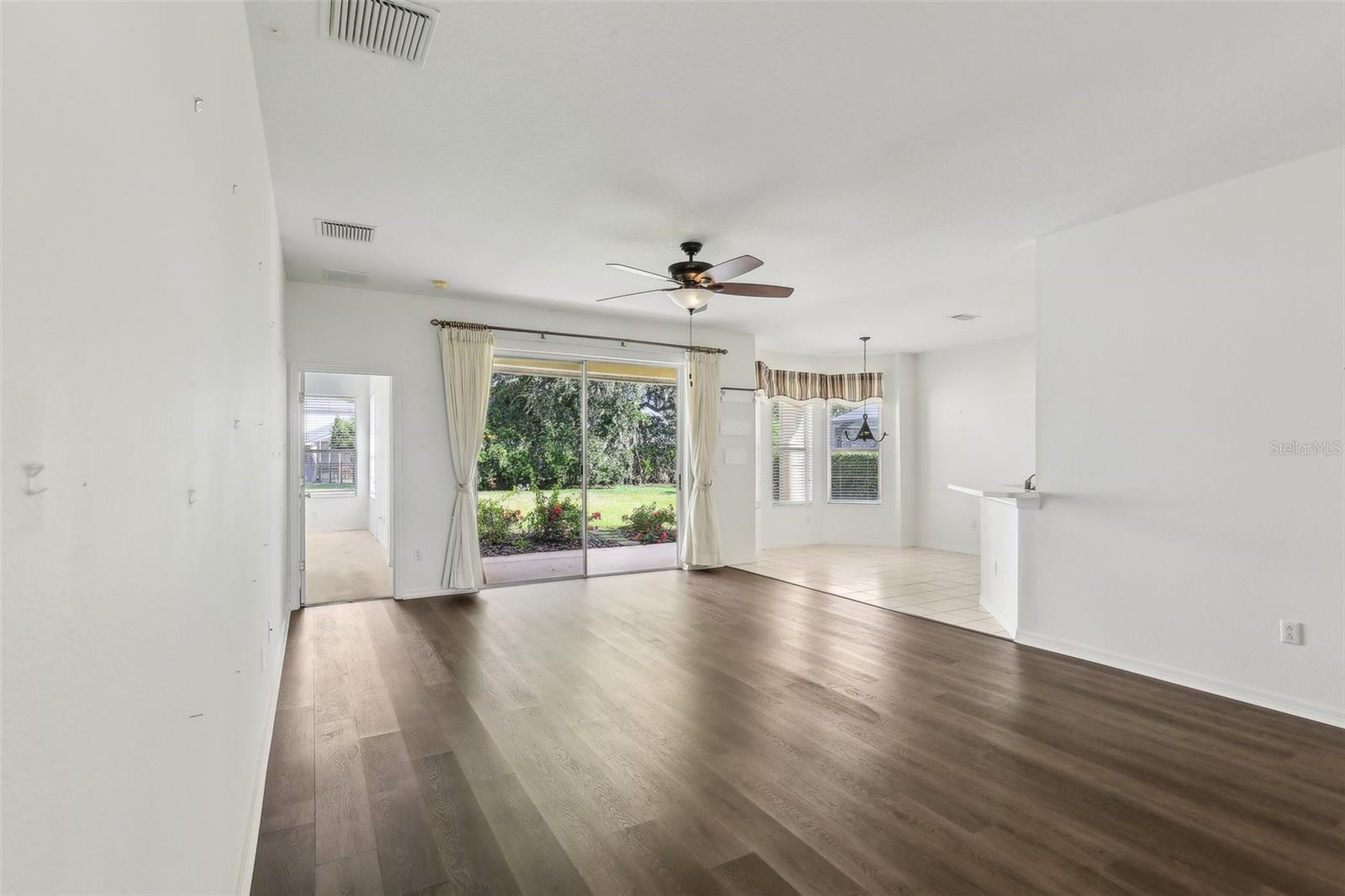 LARGE OPEN FAMILY ROOM