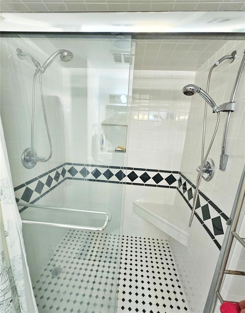 LARGE SHOWER