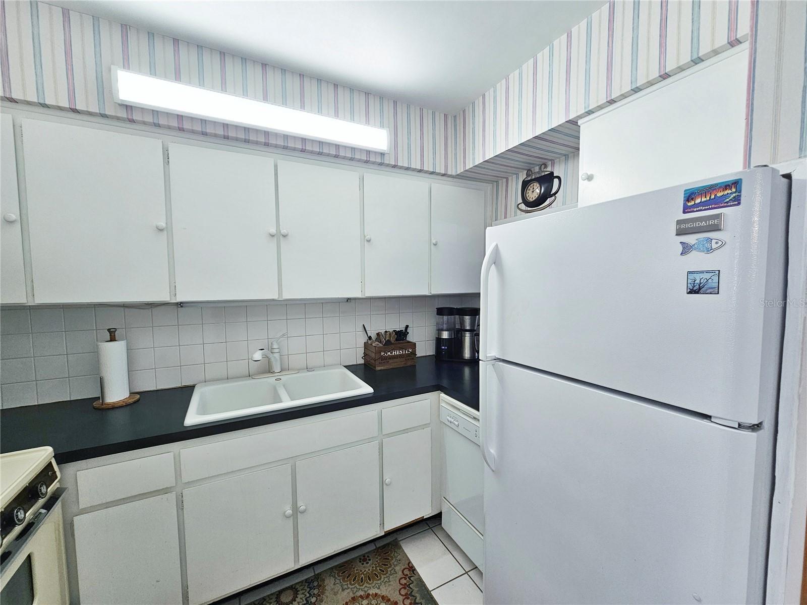 FULL SIZED APPLIANCES
