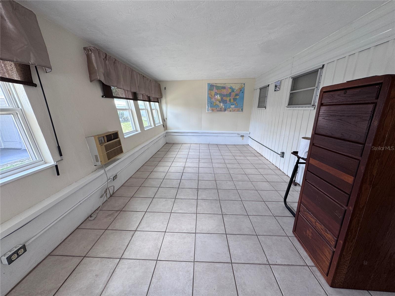 Florida room with Vinyl windows